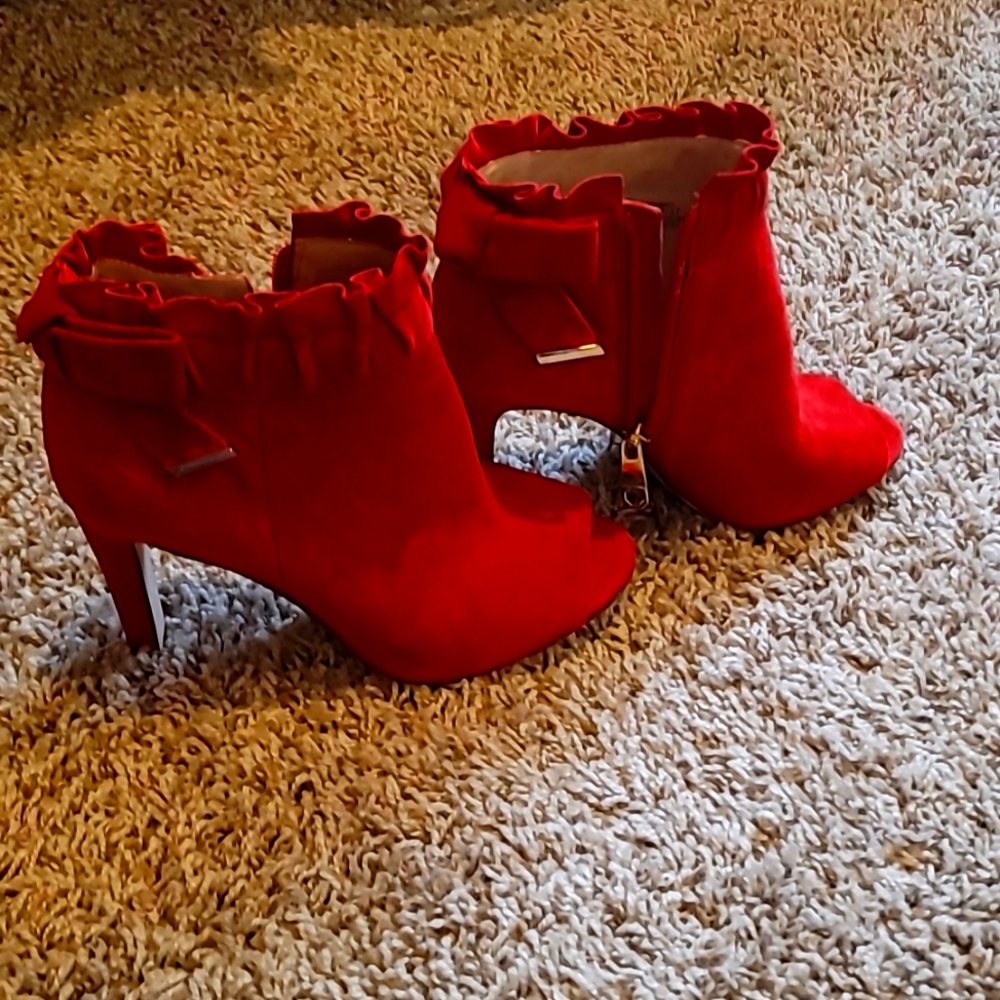 Booties. Toe revealing.